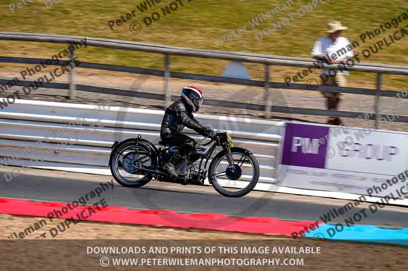 Vintage motorcycle club;eventdigitalimages;mallory park;mallory park trackday photographs;no limits trackdays;peter wileman photography;trackday digital images;trackday photos;vmcc festival 1000 bikes photographs